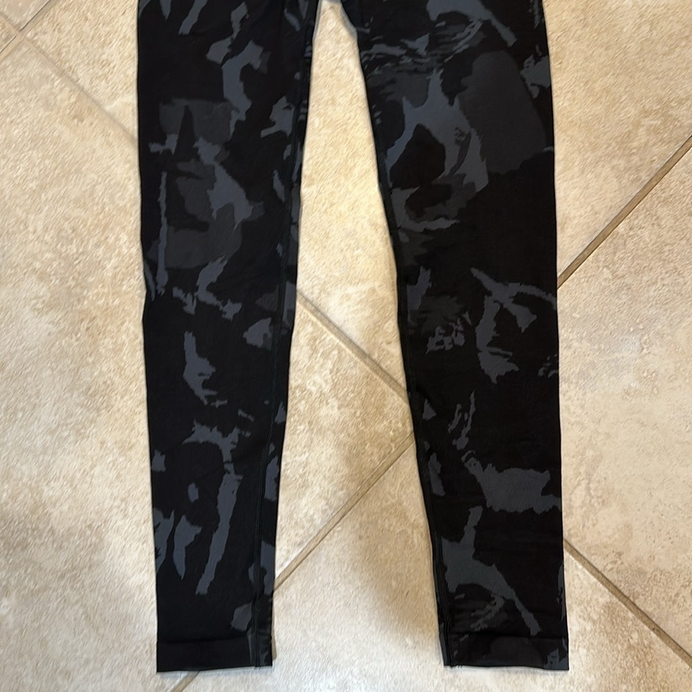 New! Bee Strong Gray Camo Scrunch Butt Seamless Workout Leggings M - Picture 3 of 6